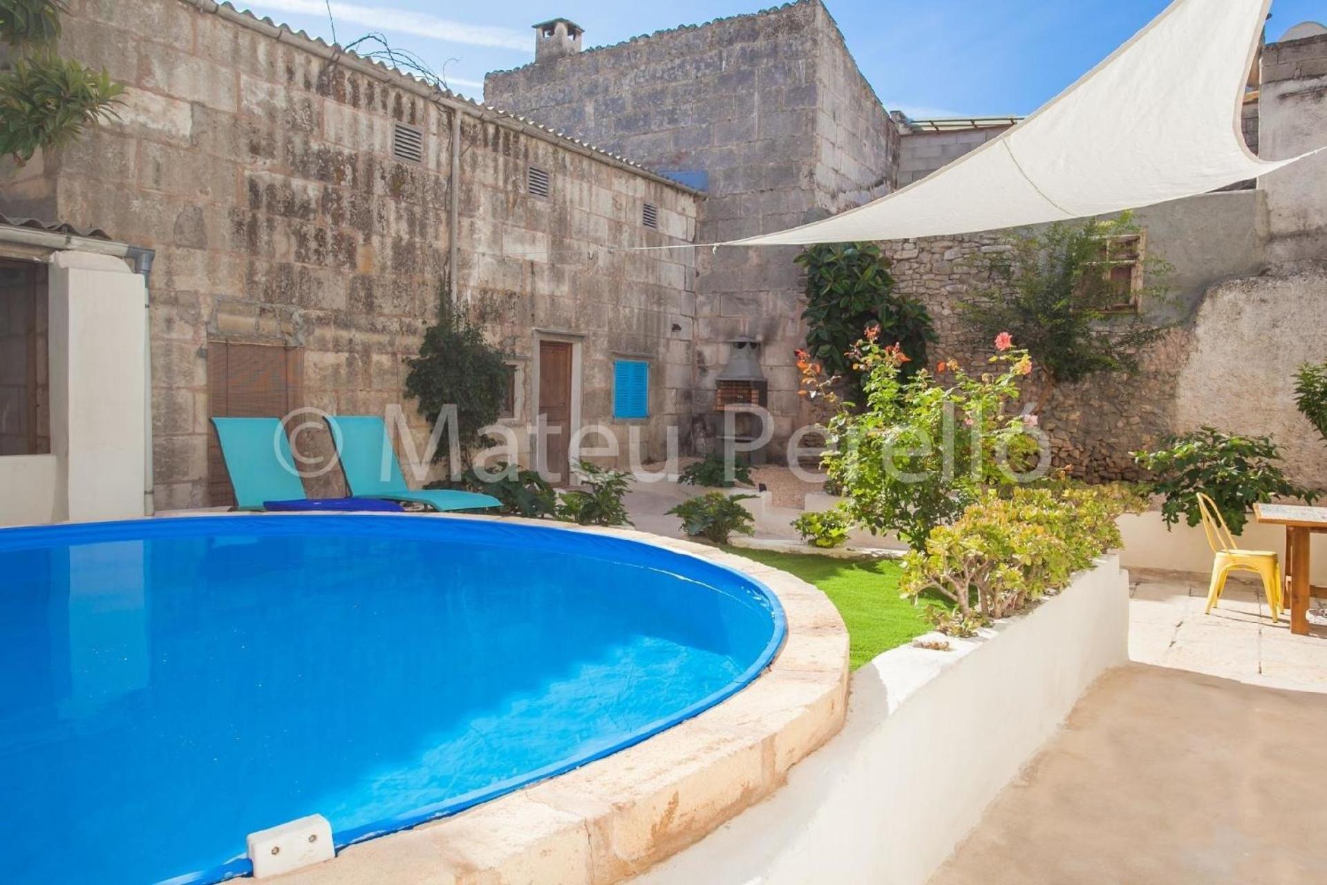 Ferienhaus In Mit Kleinem Pool